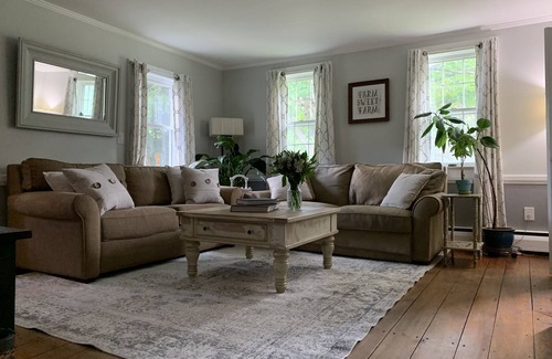 Scarborough Casa | 5 bed 2Bath fully remodeled farmhouse near Beaches, Portland, Airport & Hiking