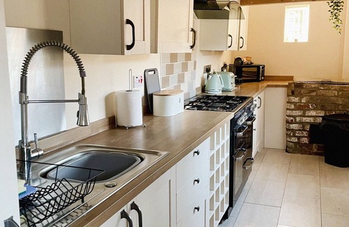 Northway Casa | Rear of Northway Court-Casa-Baño en la habitacion