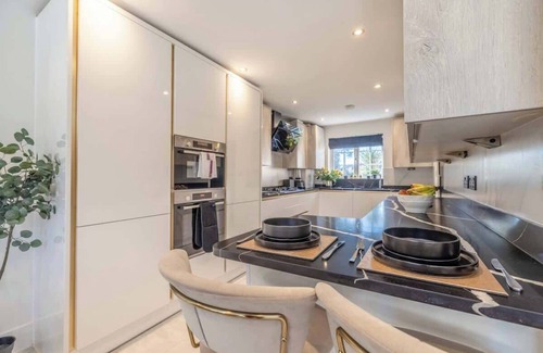 Datchet Casa | 5-Bed Home Near Windsor w/ Garden & Parking
