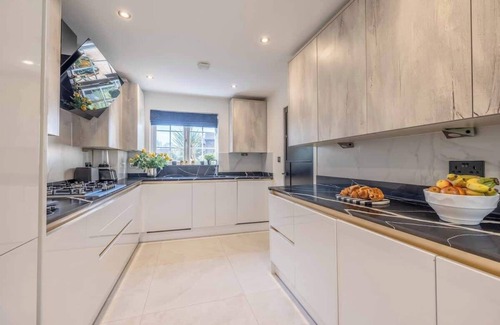 Datchet Casa | 5-Bed Home Near Windsor w/ Garden & Parking