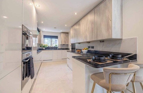 Datchet Casa | 5-Bed Home Near Windsor w/ Garden & Parking