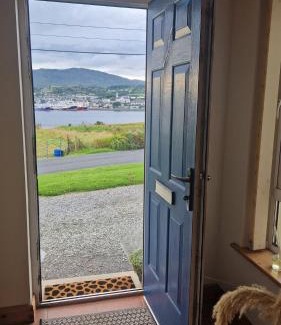 Killybegs Casa | 5 Bed House - Sleeps 13 - Pets - Garden - Parking