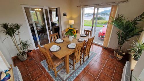 Killybegs Casa | 5 Bed House - Sleeps 13 - Pets - Garden - Parking