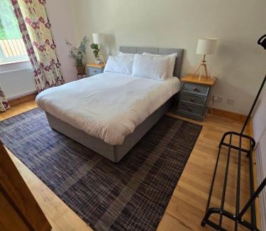 Killybegs Casa | 5 Bed House - Sleeps 13 - Pets - Garden - Parking