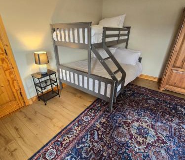 Killybegs Casa | 5 Bed House - Sleeps 13 - Pets - Garden - Parking