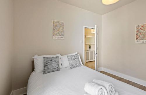 Peninsula Casa | 5 bed house with garden, up to 9 guests, close to o2 and Greenwich market