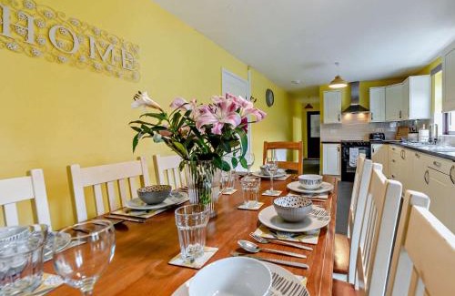 Llanybydder Casa | 5 bed in Brynteg 75907