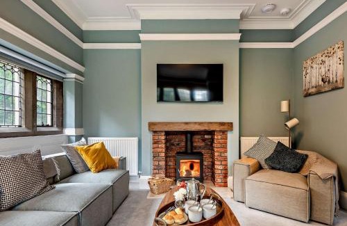 Monmouth Casa | 5 Bed in Monmouth 94050