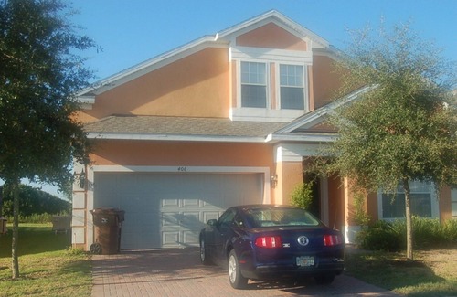 Marbella Casa | 5 dormitorios, 3. 5 baños piscina / spa en casa Sala de juegos en comunidad cerrada.