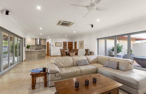 Cable Beach Casa | 5 Bedroom 3 Bathroom Luxury House with Pool