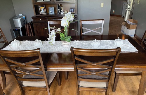 De Pere Casa | 5 Bedroom 5 bath custom home 17 min from Lambeau with hot tub