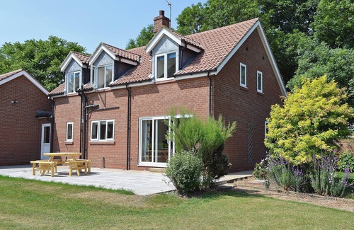 Arnold Cabaña | Alojamiento de 5 habitaciones en Brandesburton, near Hornsea
