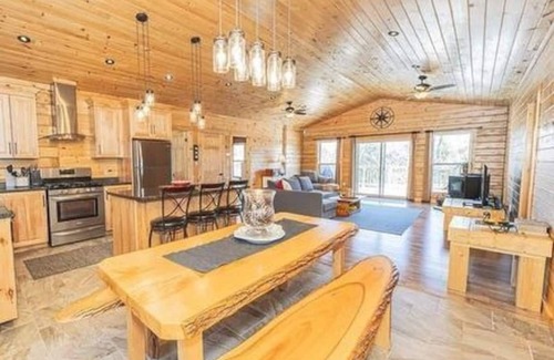 Minden Hills Cabaña | * 5 bedroom * All season Waterfront Minden Cottage Sleeps 10 Rental property