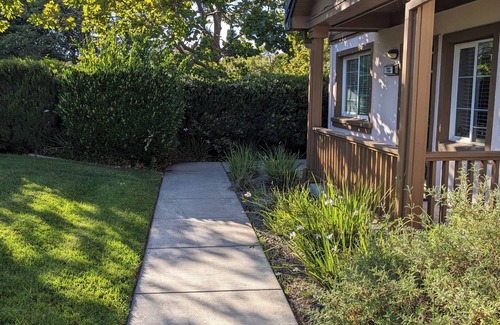 Vallejo Condominio | 5-bedroom Condo in Vallejo. Visit Wine Country after work.