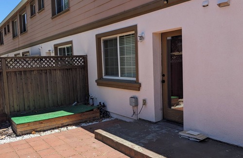 Vallejo Condominio | 5-bedroom Condo in Vallejo. Visit Wine Country after work.