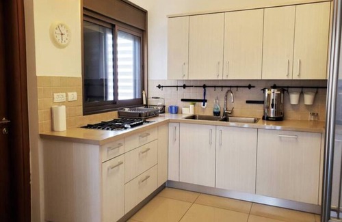 Netanya Condominio | 5 bedroom condo near the beach in Netanya, Israel!n
