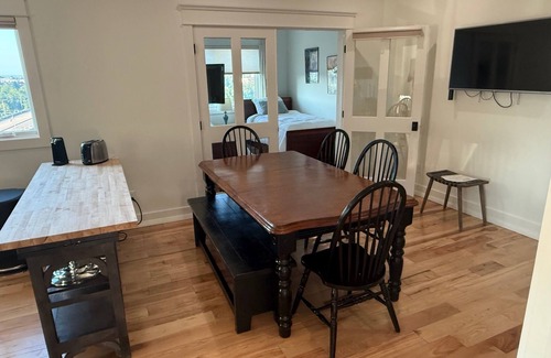 North Chattanooga Casa | 5 Bedroom Condo with STUNNING VIEWS of Downtown Chattanooga & the Tenn. River