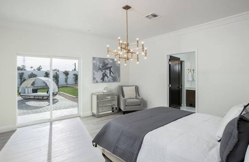 Stonegate Villa | 5 Bedroom Contemporary Dream Home w/ Pool/Hot Tub