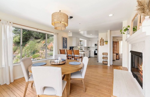 North Ridge Casa | 5-Bedroom Dual-Unit Retreat on 9.5 Acres – Perfect for Multi-Family Stays