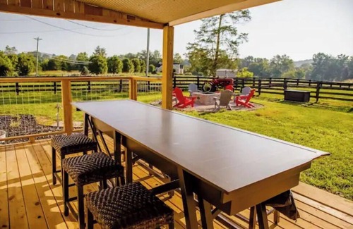 Somerset Casa | 5 bedroom farmhouse close to town and the lake