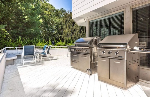 Wainscott Casa | 5 Bedroom Hamptons Beach House w/ heated pool