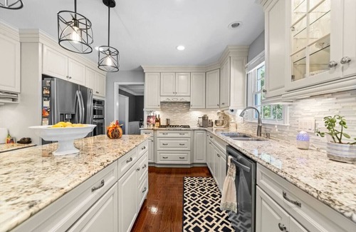 Greensboro Casa | 5 Bedroom Immaculate & Stylish Home in Quiet Area