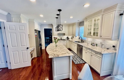 Greensboro Casa | 5 Bedroom Immaculate & Stylish Home in Quiet Area
