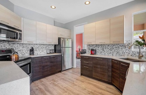 Sunset Lakes Casa | 5 bedroom lakefront home w/ large private pool & spa - Close to WDW & Universal