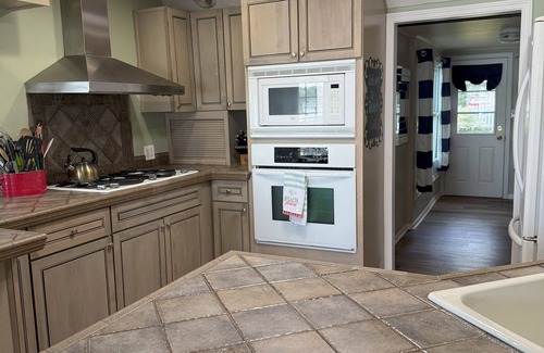 Solon Mills Casa | 5-bedroom Lakefront Getaway on Private Wonder Lake – Sleeps 12
