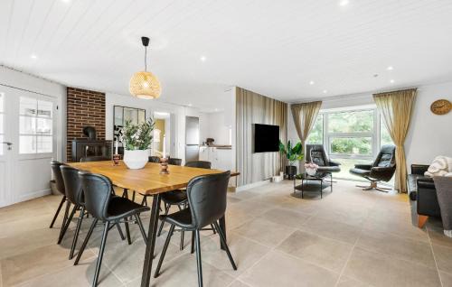 Ho Casa | 5 Bedroom Nice Home In Blåvand