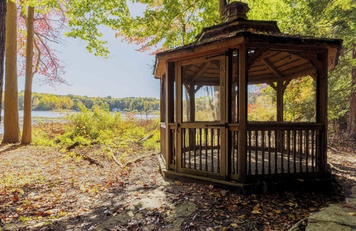 Grand Junction Casa | 5 bedroom on Saddle Lake, Luxury retreat