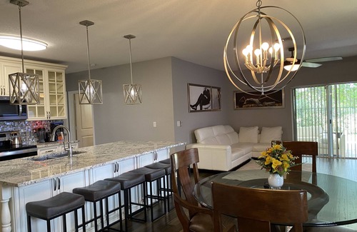 Greenacres Casa | 5-bedroom vacation home just 5 minutes from Palm Beach International Airport.