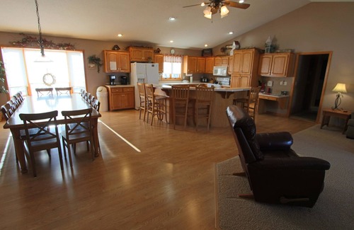 Hutchinson Casa | Casa de 5 habitaciones, con capacidad para 15 personas.