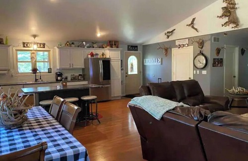 Wisconsin Dells Casa | 5 Bedroom Wooded Paradise (mins from wi dells)