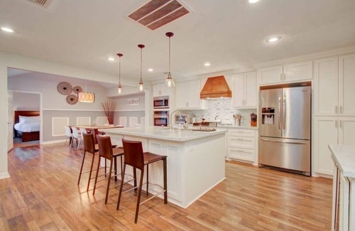 Westbury Casa | 5 Bedrooms, Lux Home Near NRG, Med Ctr and Galleria