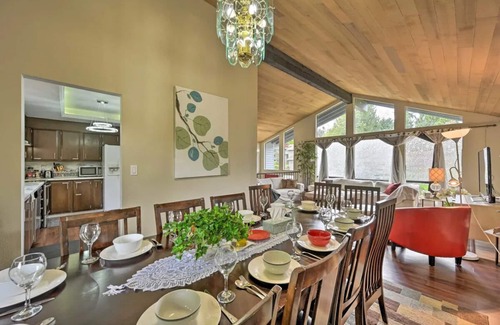 Central Houghton Casa | 5 ⭐ Big 7BR house, Indoor Cinema near Wineries, Beaches, Golf