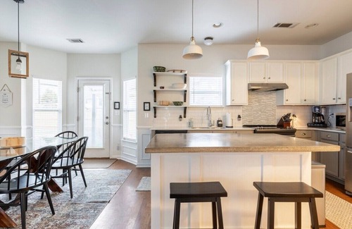 Spring Hill Casa | 5-BR Near Peter Jenkins Trail
