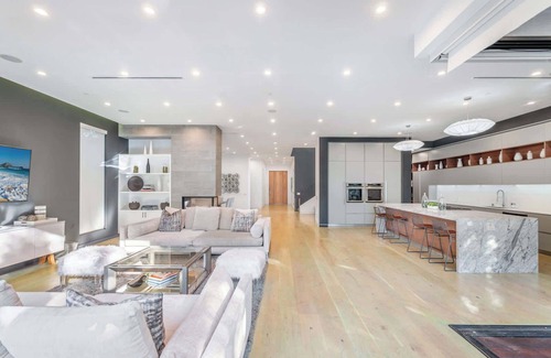 Greater Wilshire - Hancock Park Casa | 5 BR Villa in the Grove - Pool & Spa