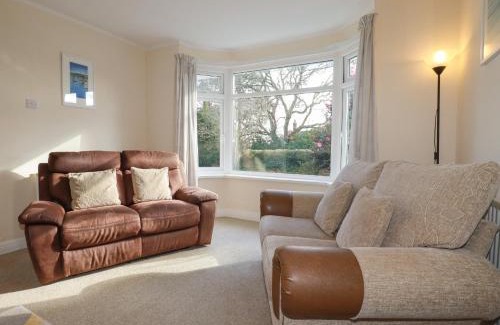 Playing Place Casa | 5 Carlyon Road