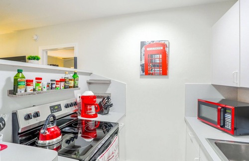 Edgewood Apartamento | #5 Heated Pool, Private Patio & Grill, 1BR+sunroom