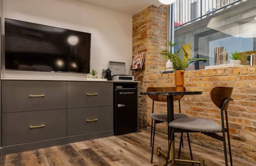 Downtown Casa | 5 King Bed Suites at The Finnley Hotel in DT GR