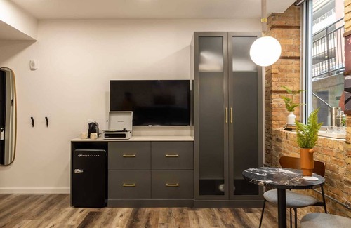 Downtown Casa | 5 King Bed Suites at The Finnley Hotel in DT GR