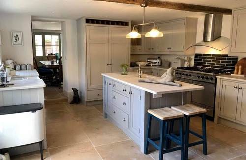 Willersey Casa | 5* LUXURIOUS & Spacious Cotswold Cottage. Garden,Pubs,Duck Pond. 5 Bed,3 Bath.