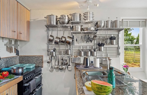 Newport Casa | 5 * Magnificent C18th Rectory sleeps 21 with Huge Garden, Games room and Hot Tub