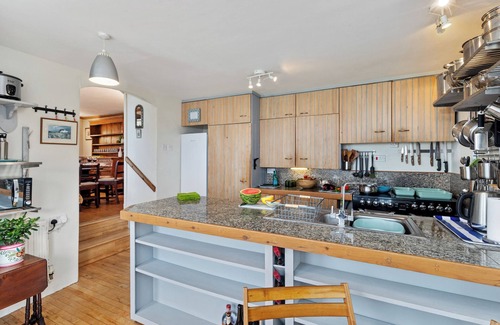 Newport Casa | 5 * Magnificent C18th Rectory sleeps 21 with Huge Garden, Games room and Hot Tub