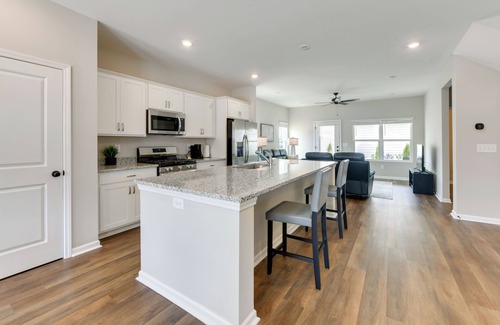 Opelika Casa | 5 Mi to Auburn University: Sleek Townhome w/ Patio