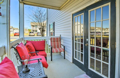 Gulf Shores Apartamento | 5 Mi to Beach Gulf Shores Condo with Perks!