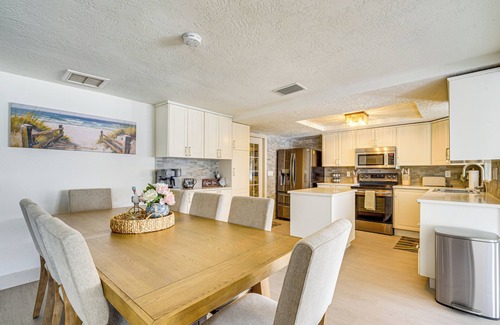 Holiday Casa | 5 Mi to Beach: Retreat w/ Heated Pool in Holiday!