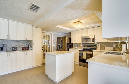 Holiday Casa | 5 Mi to Beach: Retreat w/ Heated Pool in Holiday!