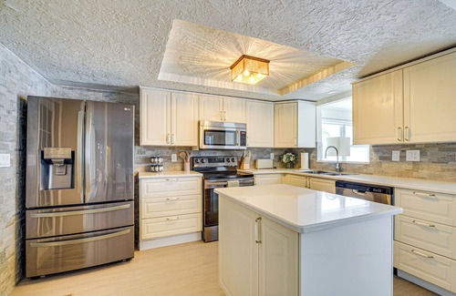 Holiday Casa | 5 Mi to Beach: Retreat w/ Heated Pool in Holiday!